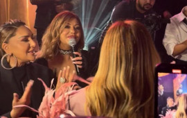 İlqarə anasının ad g&uuml;n&uuml;ndə ifa etdi 