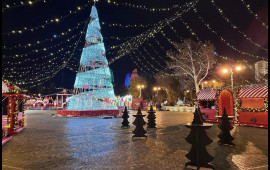 Dənizkənarı bulvarda buz meydan&ccedil;ası yaradılıb