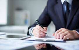 Nazir deputatın yaxın qohumunu işdən &ccedil;ıxardı