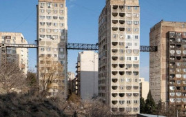 D&uuml;nyada bənzəri yoxdur: Binaları birbirinə niyə k&ouml;rp&uuml; ilə bağlayıblar?