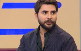 "Axşam da "gecən xeyrə, yatıram" yazıb gedir"