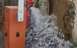 Xırdalanda küçəni su basdı