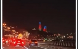 Bakıda tıxacda qalan s&uuml;r&uuml;c&uuml; n&ouml;mrəni s&ouml;k&uuml;b avtobus zolağına daxil oldu  VİDEO