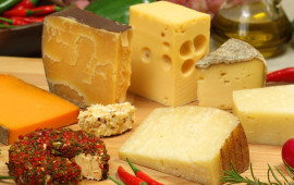 Parmesan pendiri əslində nədən hazırlanır?  şoka düşəcəksiniz