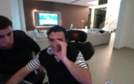 Azərbaycanlı bloqer canlı efirdə D&Ouml;Y&Uuml;LD&Uuml; 