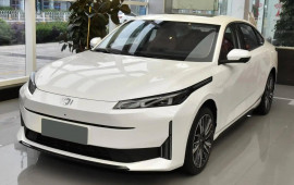 Cəmi 60 min s&uuml;r&uuml;lm&uuml;ş &Ccedil;in avtomobilində ciddi problem   VİDEO