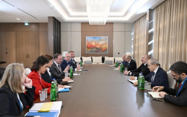 Prezident İlham Əliyev Avropa Komissiyasının enerji və mənzil siyasəti &uuml;zrə komissarını qəbul edib  FOTO