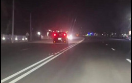 Azərbaycanda qadın s&uuml;r&uuml;c&uuml; tam boş yolda "protiv" s&uuml;rd&uuml;  VİDEO