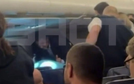 Moskvaİrəvan reysində &ccedil;anta alovlandı 