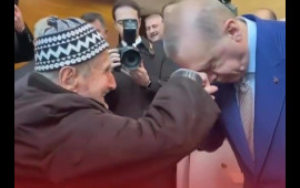 Ərdoğan 100 yaşlı sakinin əlindən &ouml;pd&uuml; 