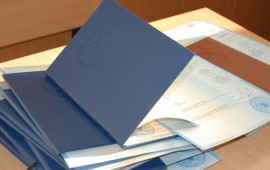 Baş nazir diplomlarla bağlı Qərar imzaladı