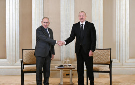 İlham Əliyev Vaşinqtonda Paşinyanla ayaq&uuml;st&uuml; s&ouml;hbət edib 