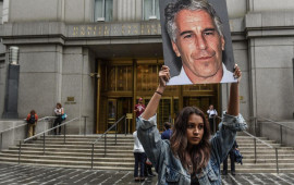 İlk dəfə eşidənlər &uuml;&ccedil;&uuml;n: Epşteyn kimdir? 