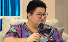 Tanınmış müğənni Könül Xasıyevanı "pul yağışı"na tutdu 
