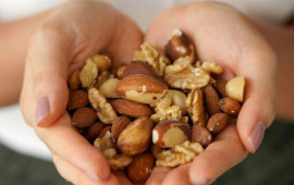 Sa&ccedil;ları s&uuml;rətlə gurlaşdıran &ccedil;ərəz: Hər g&uuml;n bir ovuc yeyin