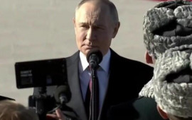 Putin hərb&ccedil;iləri t&uuml;rk dilində salamladı  VİDEO