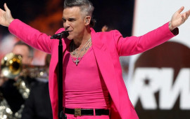 D&uuml;nya ş&ouml;hrətli m&uuml;ğənni