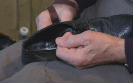 13 min avroluq ayaqqabını qızdan &ccedil;əkinib təmirə g&ouml;t&uuml;rmədim 