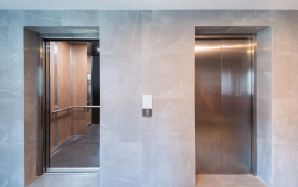 Dəhşətli anlar: 3 yaşlı uşaq lift şaxtasına d&uuml;şd&uuml; &ndash;