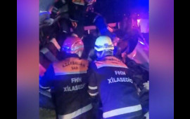 Bakıda qəzadan sonra sürücü avtomobildə sıxılı vəziyyətdə qalıb 