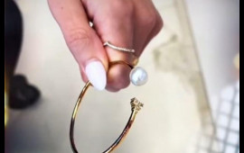 750 əyar qızıl buna g&ouml;rə rəngini dəyişirmiş