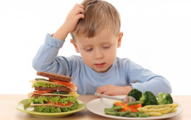 Uşaqlar &uuml;&ccedil;&uuml;n d&uuml;zg&uuml;n qidalanma necə qurulmalıdır?  QAYDALAR