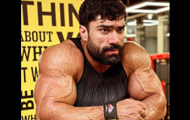 "Babəkin yerinə başqası olsaydı, qarşımda 2 dəqiqə tab gətirməzdi"