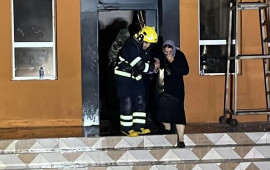 Yasamalda yanan binanın sakinləri i&ccedil;əri buraxılmır