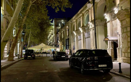 Xaqani bağının yaxınlığındakı 888, 444 və 777 n&ouml;mrəli maşınlar kimindir?  AYNAdan cavab