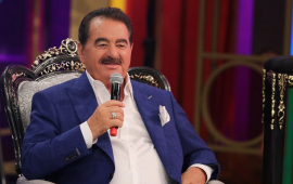 Tatlısəs əlini &ouml;pd&uuml;, reaksiyası g&uuml;ndəm oldu  FOTO