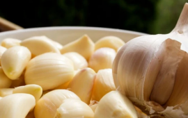 Ağız təmizliyində sarımsaq satışdakı qarqara vasitələrindən daha təsirlidir 