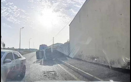 "Bakubus" "Toyota" ilə toqquşdu, maşın aşdı  VİDEO