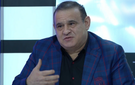 "Qaraxan sözü sənə çoxdur..."  əsəbiləşib özündən çıxdı