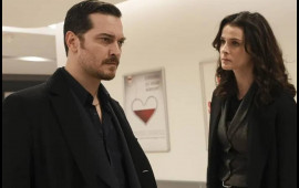 Reytinqli serialdakı qadının əxlaqsız təklif səhnəsi m&uuml;zakirə yaratdı  FOTO