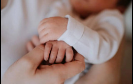 Bakıda ana 3 g&uuml;nl&uuml;k k&ouml;rpəsini dənizə ataraq &ouml;ld&uuml;rd&uuml;