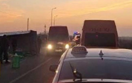 Üç avtomobil toqquşdu  Broyler toyuqları ətrafa dağıldı