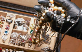 Evdən 29 min manatlıq qızıl oğurlayan TUTULDU