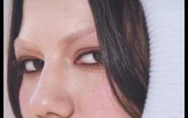 Qaşları g&uuml;ndəm oldu 