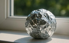 Pəncərə &ouml;n&uuml;nə folqa qoyun  Fərqi g&ouml;r&uuml;n