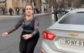 Gəncədə qadın s&uuml;r&uuml;c&uuml; kuryerə h&uuml;cum etdi, polis hərəkətə ke&ccedil;di 