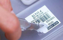 Etiketlərin yapışqan izini dərhal yox edən &uuml;sul a&ccedil;ıqlandı