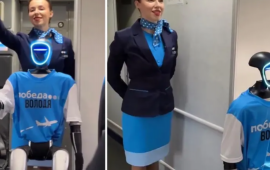 D&uuml;nyada ilk robot st&uuml;ardessa sınaqdan ke&ccedil;irildi