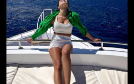 Azərbaycanlı aktrisa &ccedil;imərlik geyimində də FOTOsunu yaydı