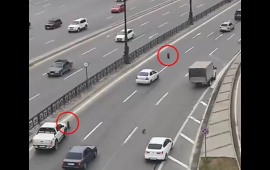 Heydər Əliyev prospektində hərəkətdə olan y&uuml;k avtomobilinin təkərləri &ccedil;ıxdı 