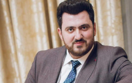 Həmin liseydə Əməkdar artistin &ouml;vladı da olub