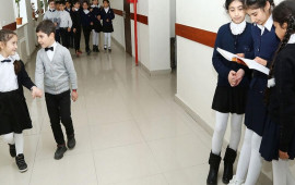 Azərbaycan məktəblərində tənəff&uuml;s qaydaları pozulur  Təhsil eksperti həyəcan təbili &ccedil;aldı