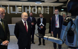 Robot Putin &uuml;&ccedil;&uuml;n rəqs etdi  VİDEO