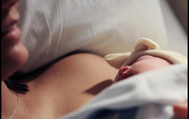 Bakıda &ouml;zəl klinikada 1 g&uuml;nl&uuml;k k&ouml;rpənin qolunu &ccedil;ıxartdılar