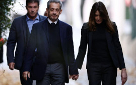 Nikola Sarkozi həbsxanaya arvadı ilə ələlə getdi