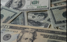 "İkinci əl" şkaf alan kişi i&ccedil;indən 7,5 milyon dollar PUL TAPDI